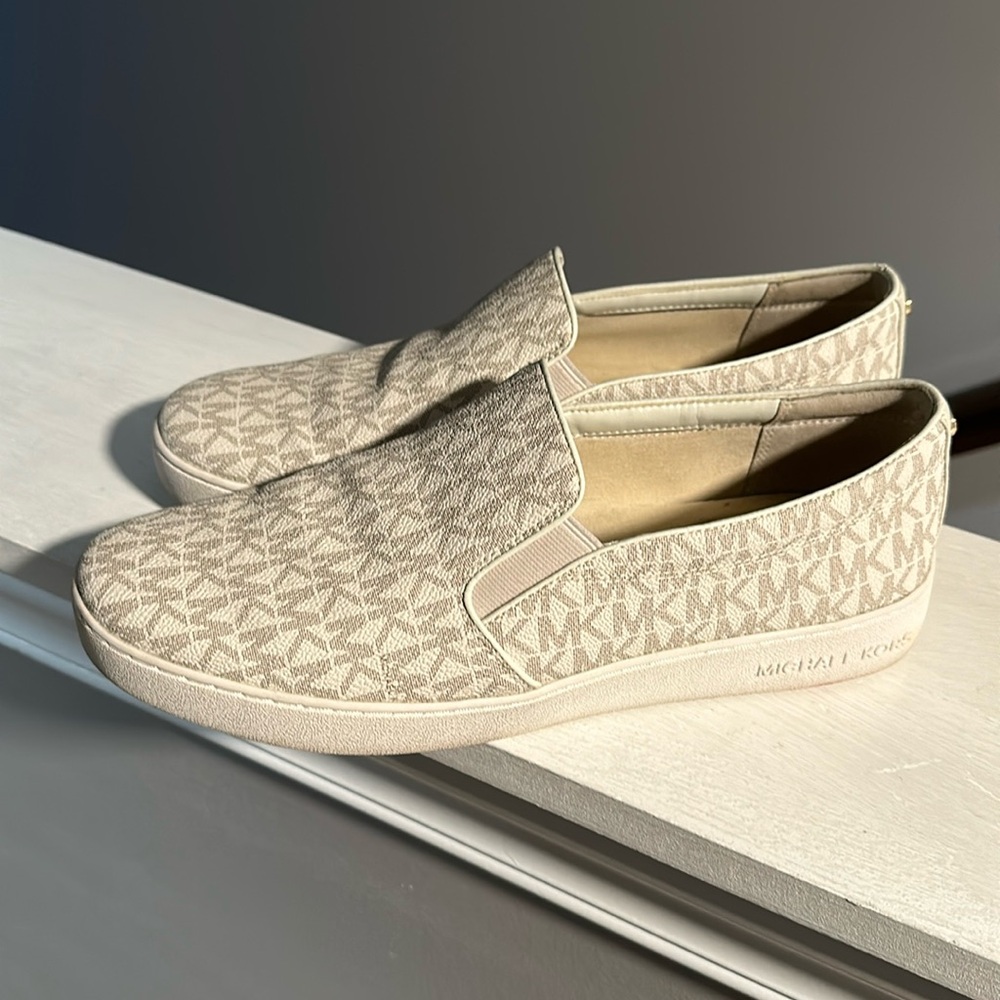 Slip on sneakers